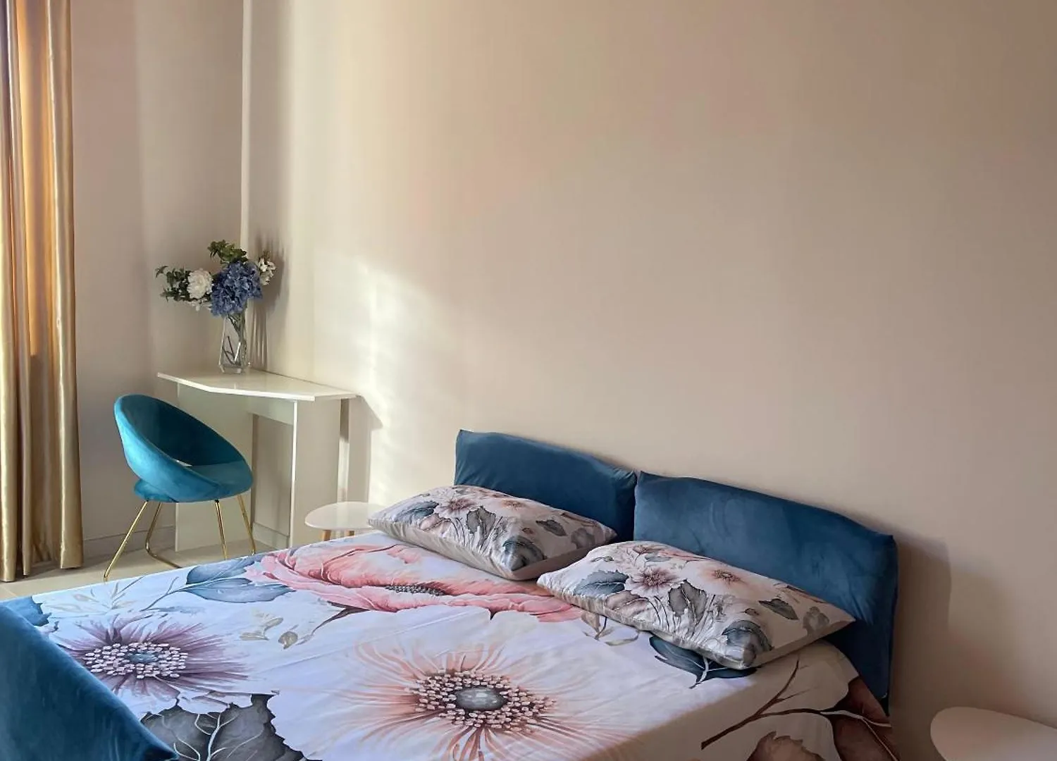 Vesux Apartments Napoli 0*,  Italia